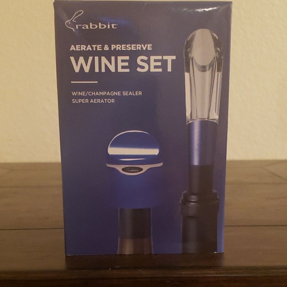 Rabbit Wine Set with Aerator